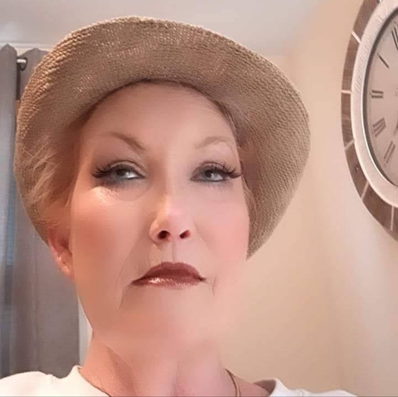 Meet your Posher, Allison - Picture 2 of 2